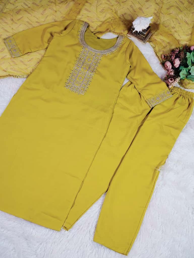 Premium Designer Embroidered Kurta Pant Set with Dupatta - Image 4